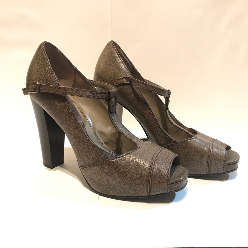 Vera wang strap heels